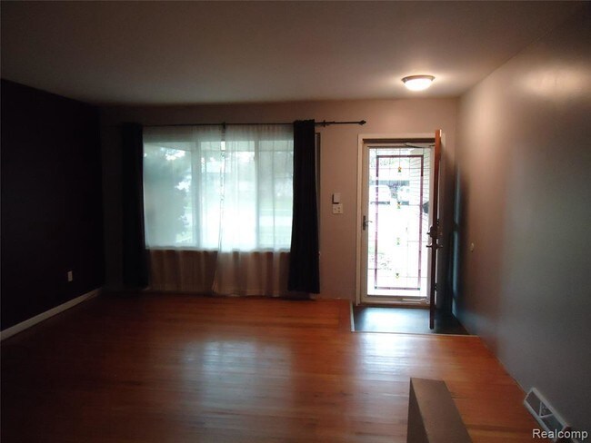 Building Photo - 36464 Jeffrey Dr