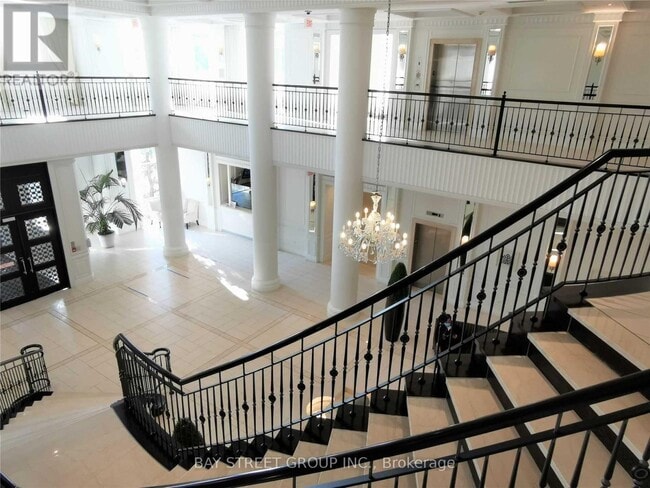 Building Photo - 15 Greenview Ave