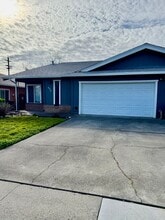 Building Photo - 6816-6818 Trovita Way