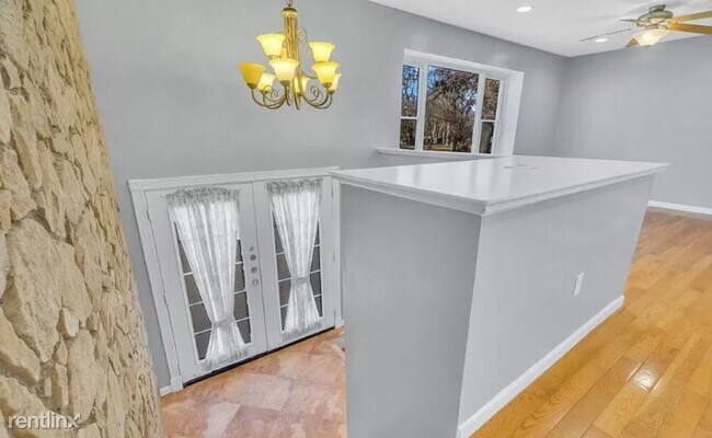 Foto del edificio - 4 br, 2.5 bath House - 16 Buckingham Dr