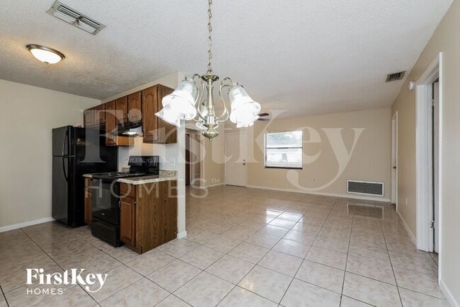 Foto del edificio - 398 Lake Daisy Dr