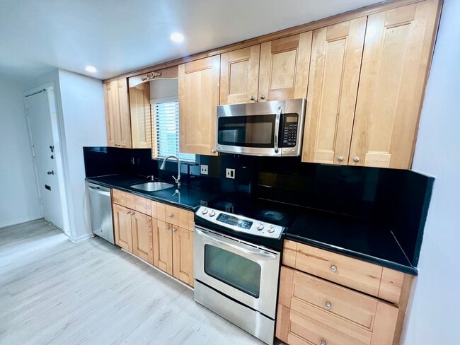 Building Photo - 100 Hope St