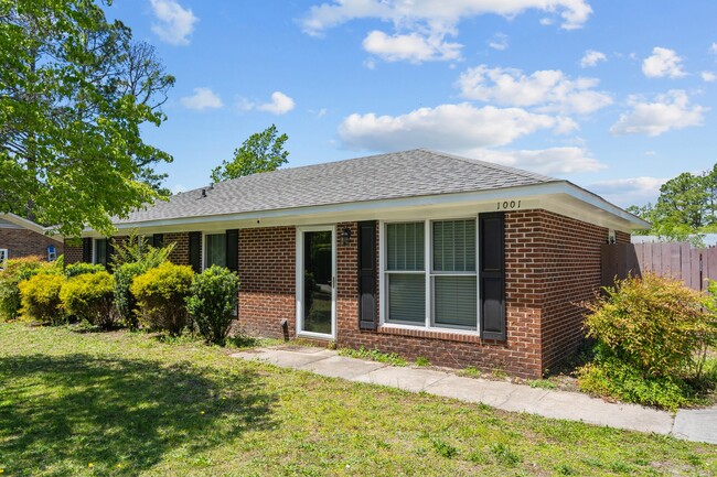 Building Photo - 1001 Dickens Dr