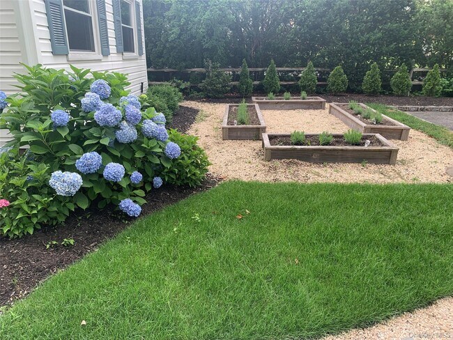 Foto del edificio - 56 Tuscarora Dr