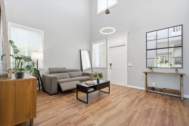 Building Photo - 920 Golden Cane Dr