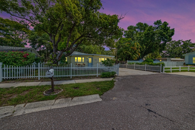 Building Photo - 4413 W Rogers Ave