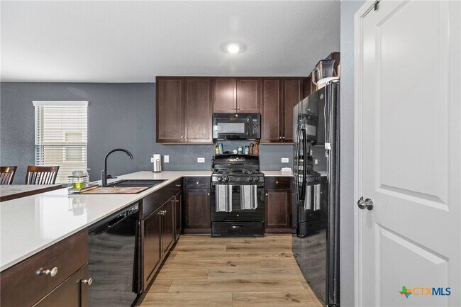 Foto del edificio - 12 Trinity Cir