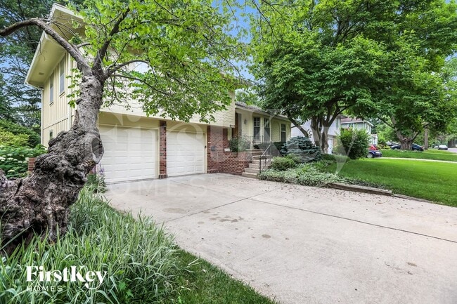 Building Photo - 8117 Hardy St