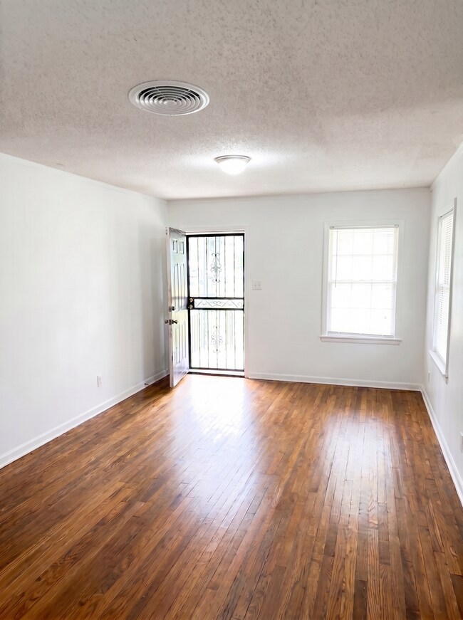 Building Photo - Newly Renovated 3-Bedroom Home in Memphis– Available Now!
