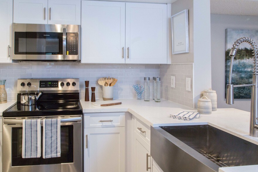 Laurels at Jacaranda