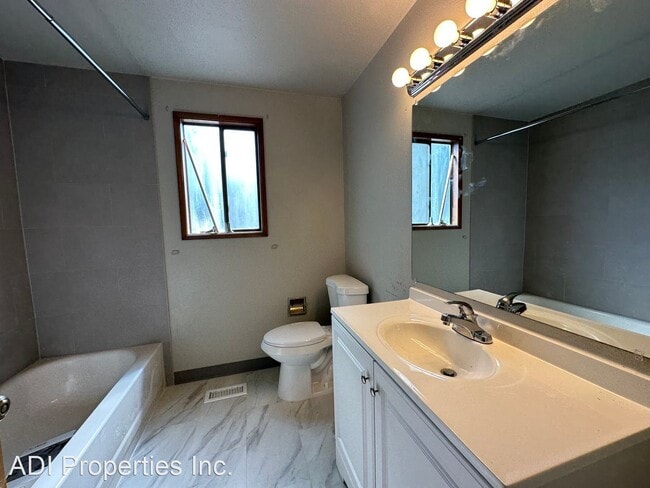 Building Photo - 3 br, 2 bath House - 4716 SW Stoddard Dr.