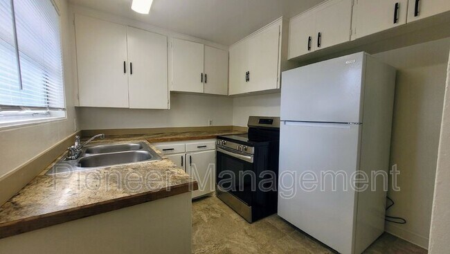 Foto del edificio - 627 NE Winchester St