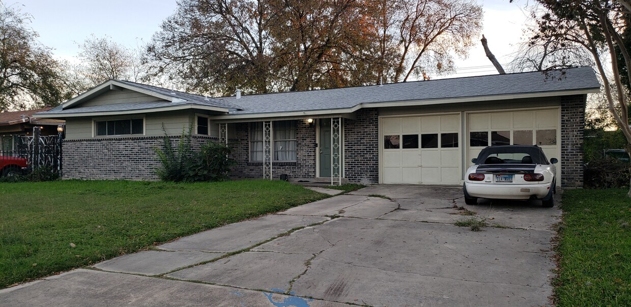 Primary Photo - 7518 Bronco Ln