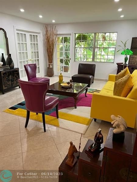 Foto del edificio - 351 NE 19th Pl