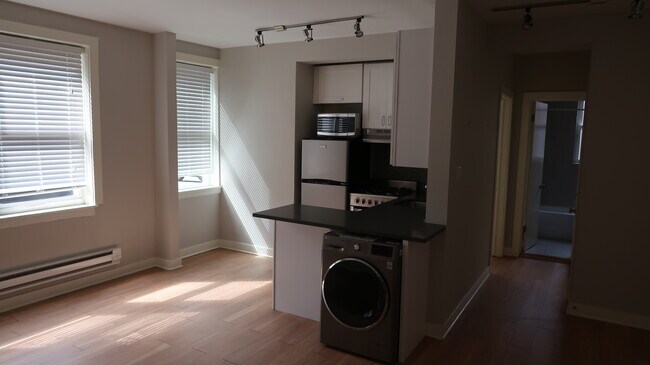 Foto del edificio - 511 W Belmont Ave