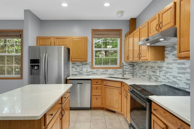 Building Photo - A9771 Gable Dr