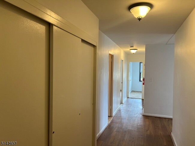 Building Photo - 285 Aycrigg Ave