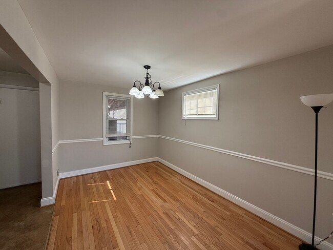 Foto del edificio - End Unit 3BR Townhome in Dundalk | Fresh Paint, Refinished Hardwood Floors, Fenced Yard, Off-Stre...
