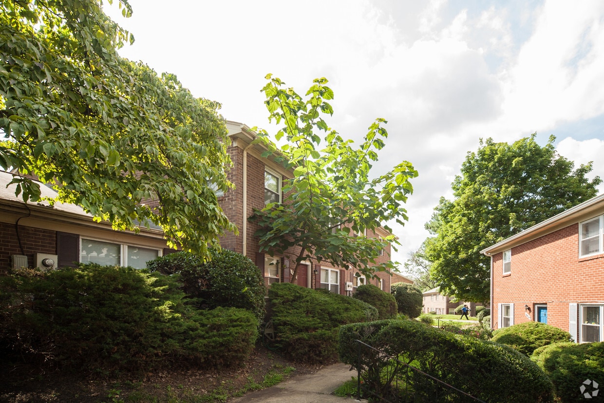 Terrace Townhomes at Gunston Apartments in Lorton, VA