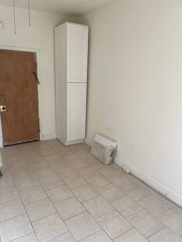 exit from room area - 2536 Amber St