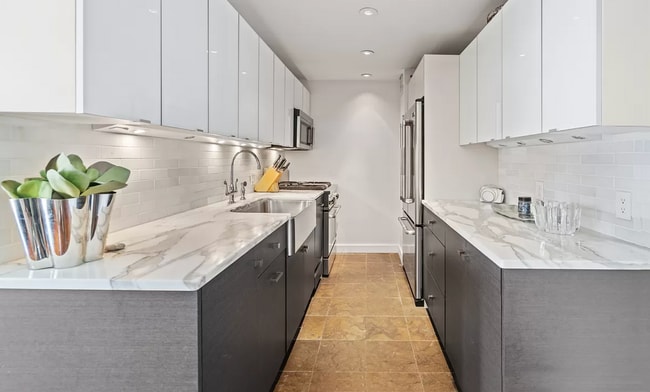Building Photo - 212 E 47th St