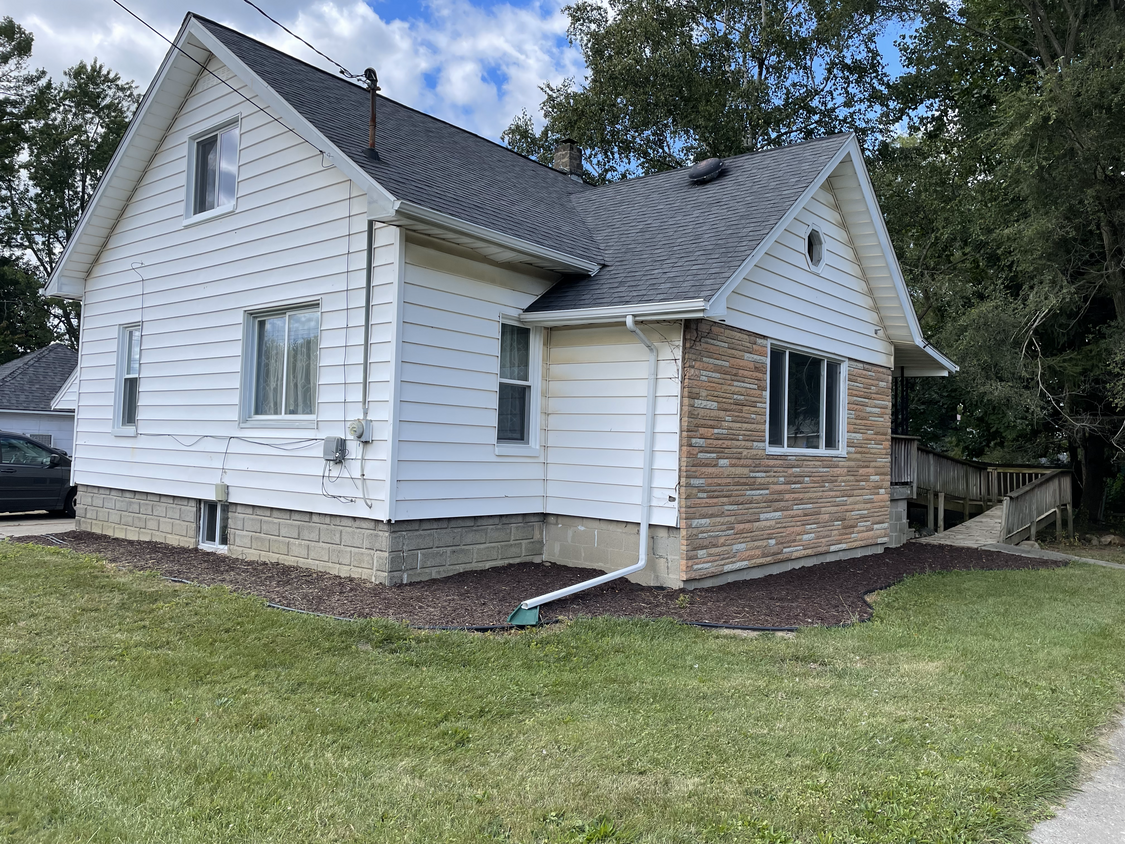 Corner Lot - 12056 Elm St