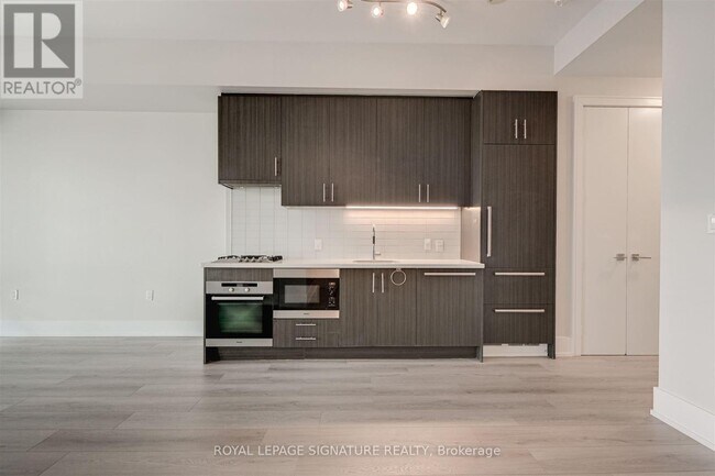 Building Photo - 29-429 Queens Quay E