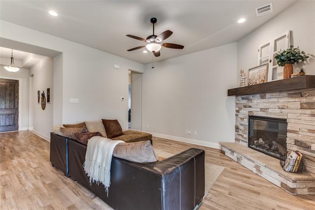 Foto del edificio - 4401 Dandelion Ln