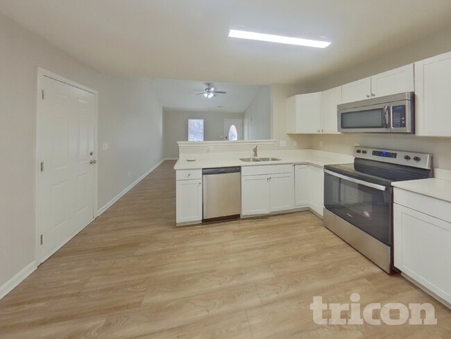 Foto del edificio - 705 Continental Dr