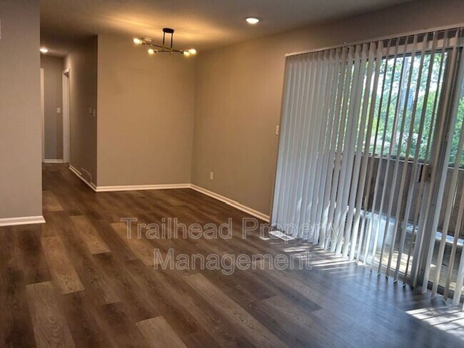 Foto del edificio - 8455 Lowell Ave