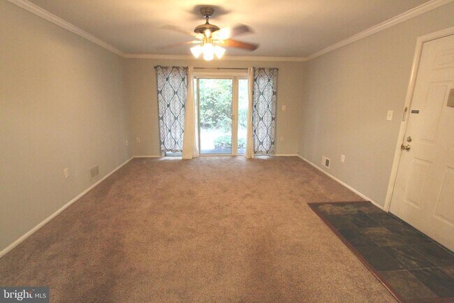 Foto del edificio - 83 Willow Ct