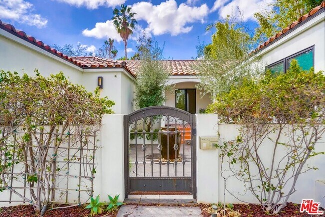 Foto del edificio - 2303 Hillhurst Ave