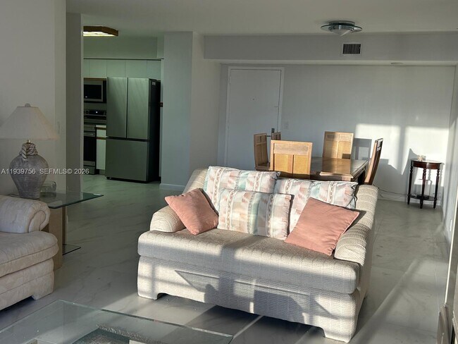 Foto del edificio - 3400 NE 192 St