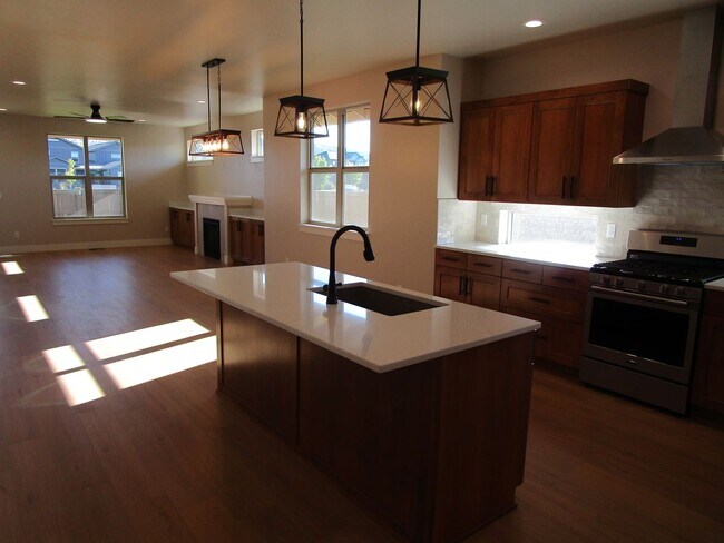 Foto del edificio - New Construction 4 Bedroom Home, 1 Block from Barnes Butte Elementary! - Available Soon!