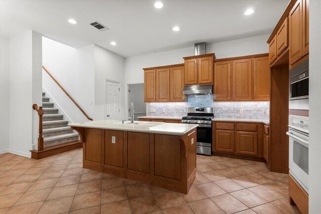 Foto del edificio - 2127 Clear Lake Pl
