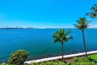 Building Photo - 808 Brickell Key Dr