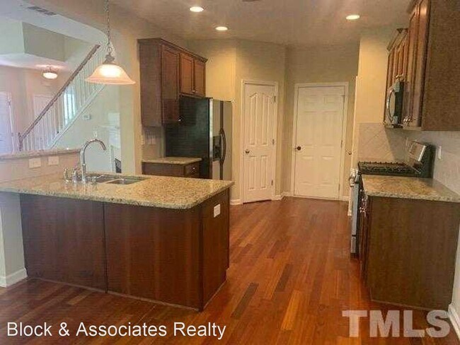 Building Photo - 3 br, 2.5 bath House - 9714 Renfield Drive