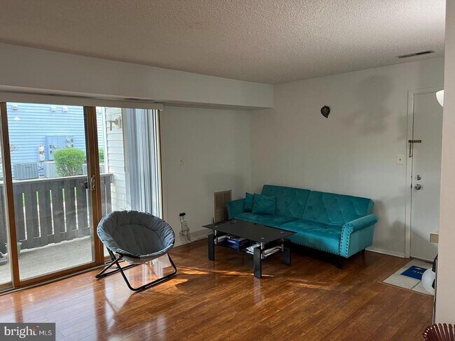 Building Photo - 2305 Aspen Dr