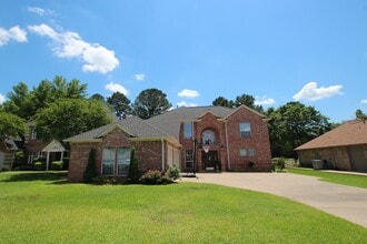 Building Photo - 620 Bunker Dr