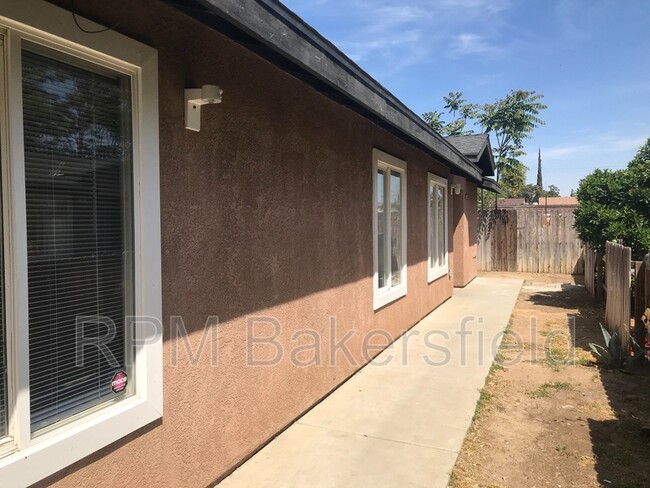 106 E Warren Ave Unit B, Bakersfield, CA 93308 - Condo For Rent In ...