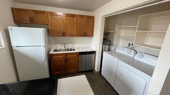 Building Photo - Newly Remodeled 2BD I 1BA with AC! - Near ...