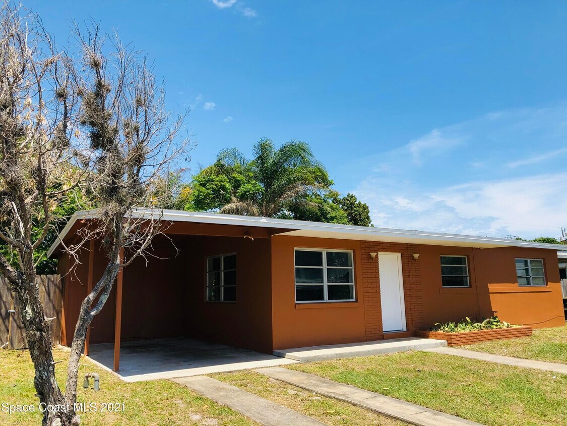 Foto principal - 2957 Nebraska St NE