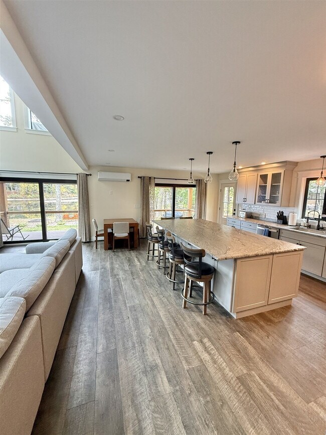 Foto del edificio - 304 NW River Rd