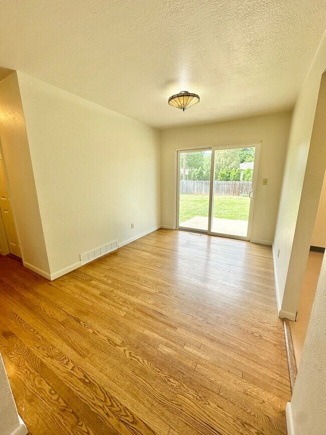 Building Photo - 600 Tulane Dr