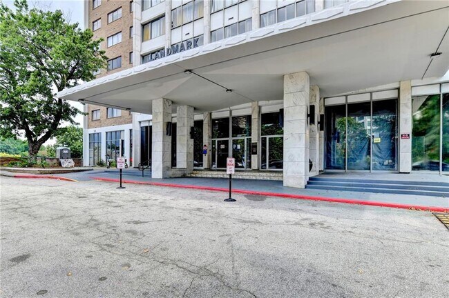 Foto del edificio - 215 Piedmont Ave NE