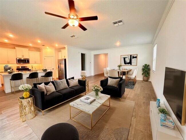 Foto del edificio - 5502 Squires Grv Ln
