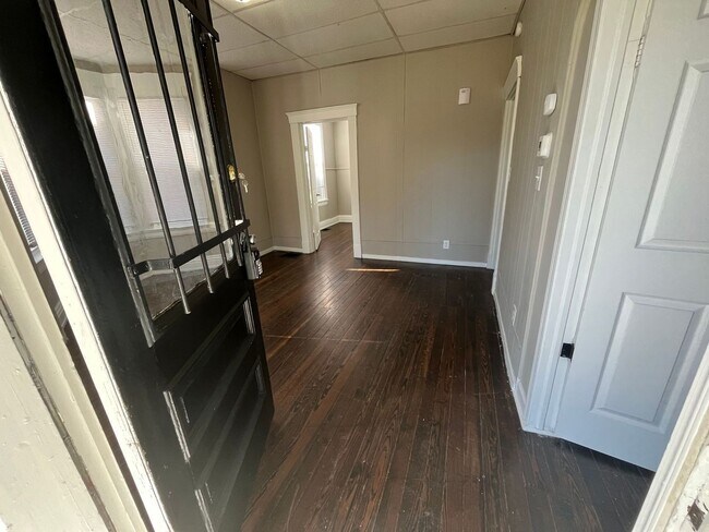 Foto del edificio - 6023 Lantana Ave