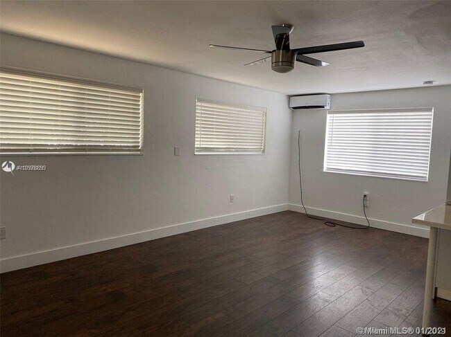 Foto del edificio - 7911 Carlyle Ave