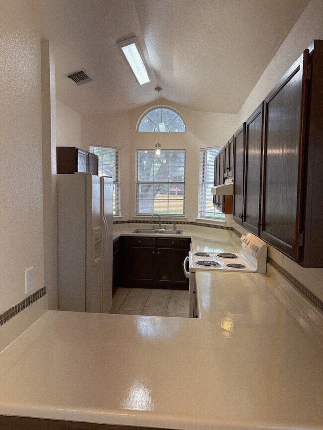 Foto del edificio - 1311 Hazelbury Ln