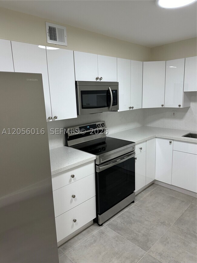 Building Photo - 10090 NW 80th Ct